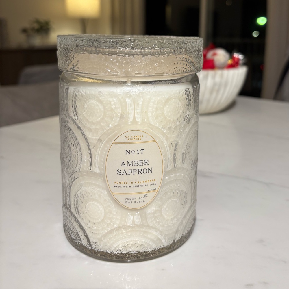 Leoben Co No17 Amber Saffron Scented Candle - White